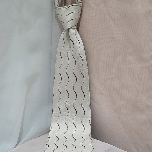 Men's Neck Tie - Picture 3 of 3